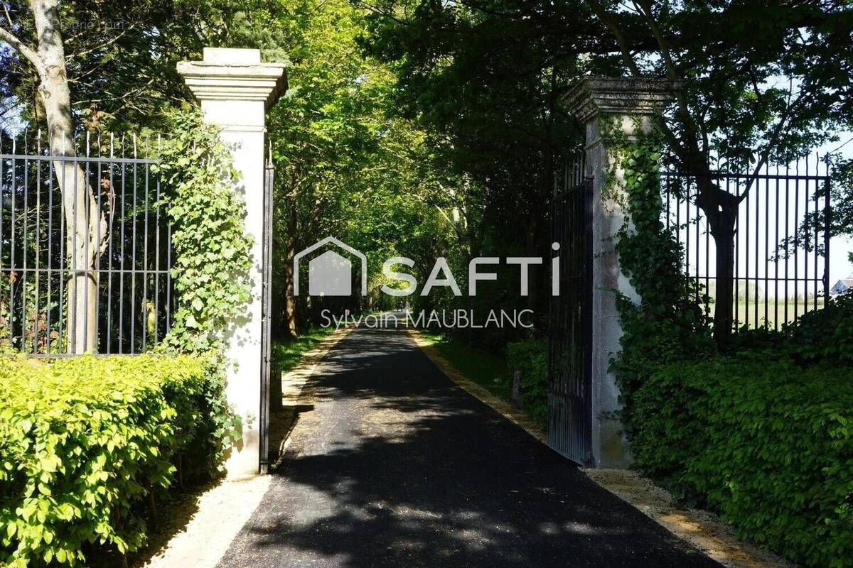 Photo 1 - Maison à CHARENTONNAY