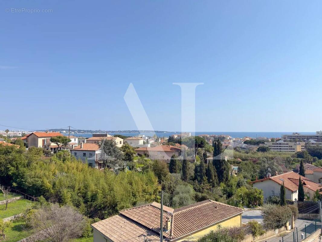 Appartement à VALLAURIS