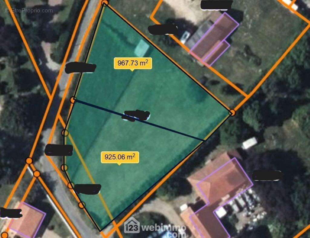 Il peut être divisé. - Terrain à LEIGNE-SUR-USSEAU