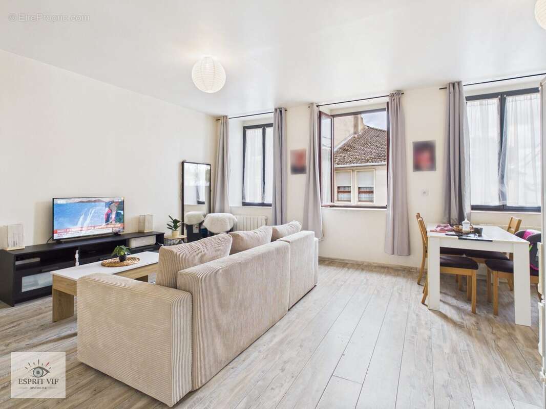 Appartement à VIC-SUR-SEILLE