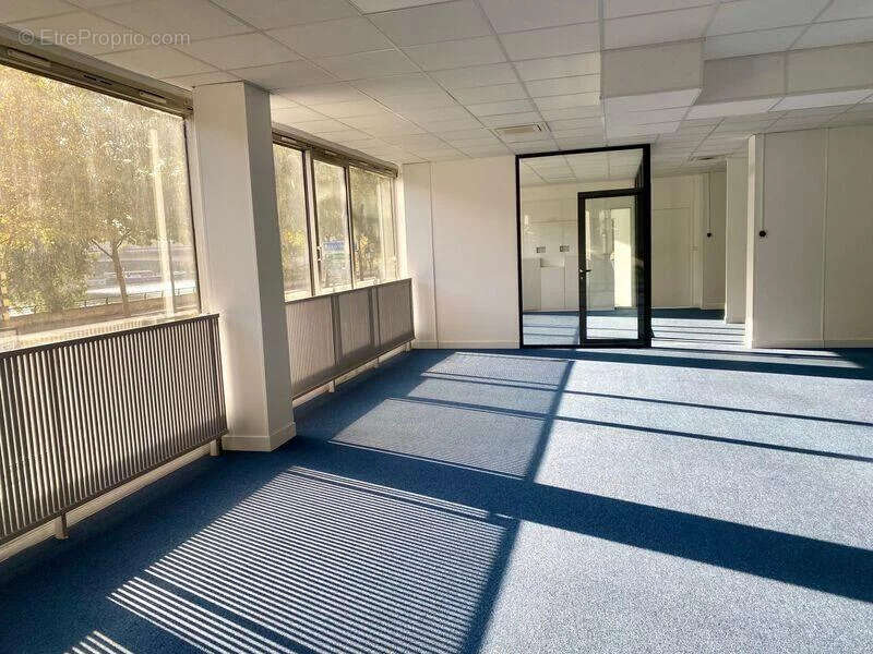 Commerce à SURESNES