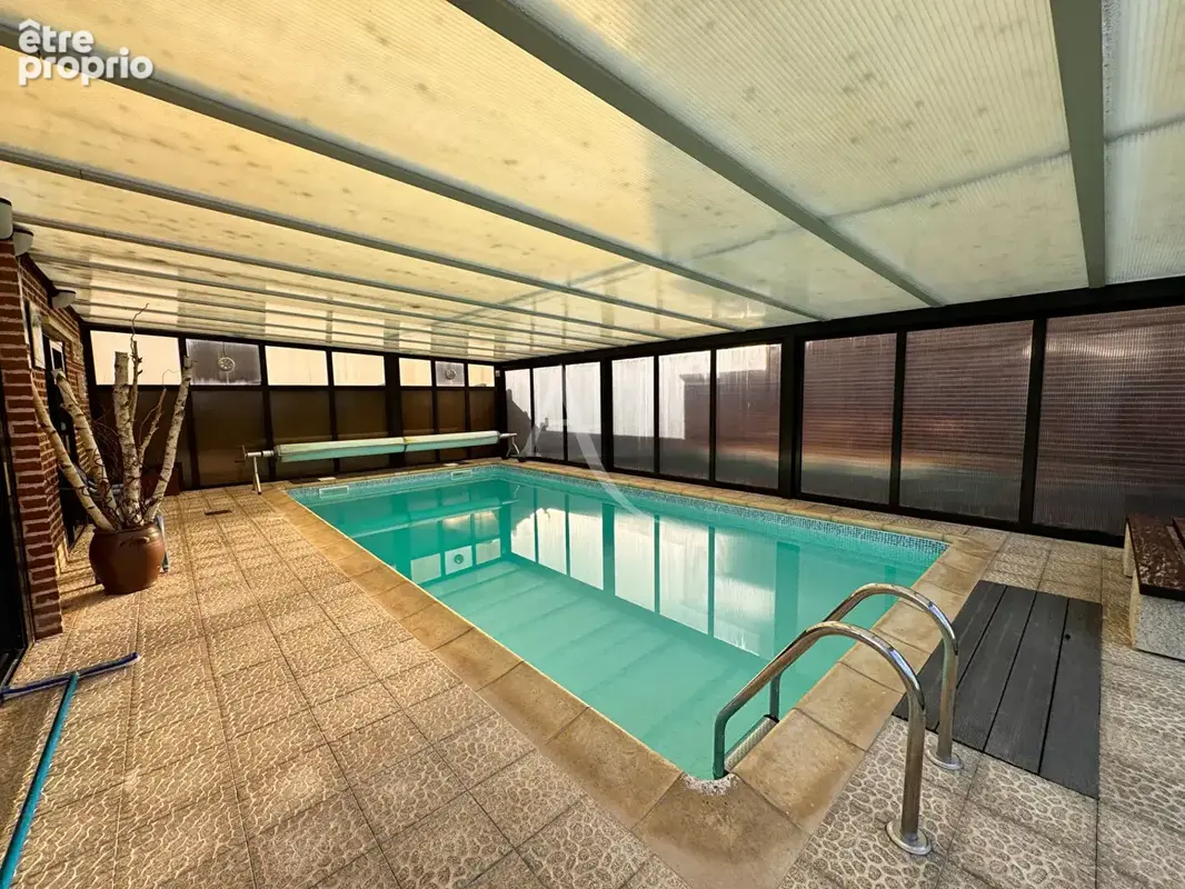 Maison individuelle lumineuse avec piscine et grand garage - photo 4