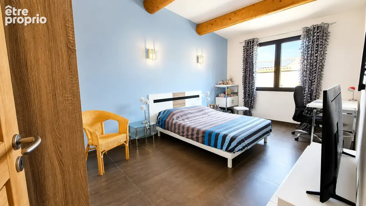 Au calme, villa contemporaine de plain pied sur 1003m2 avec piscine - prestation haut de gamme - photo 14
