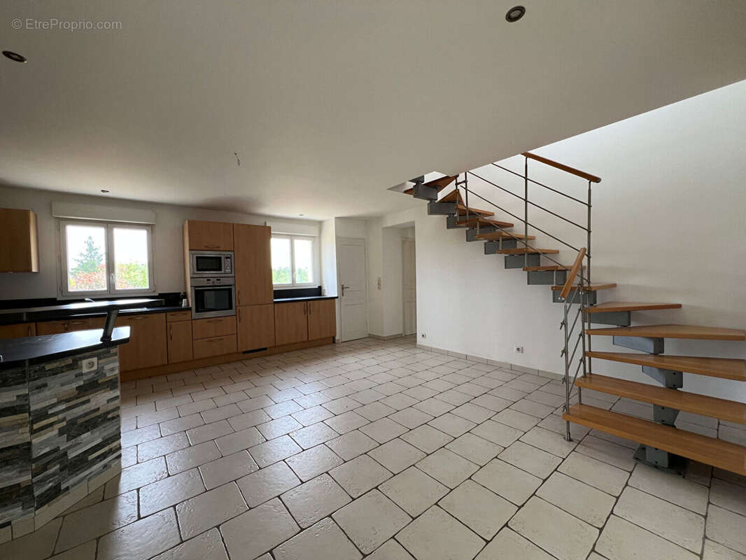 Maison à CHATELRAOULD-SAINT-LOUVENT