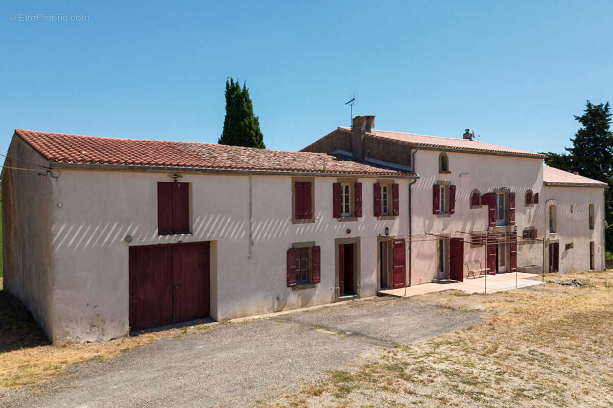 CARCASSONNE - RAZES Corps de ferme T12  976m² (412m² hab.) avec 2 logements, piscine, et dépendances, sur 1 hectare - photo 18