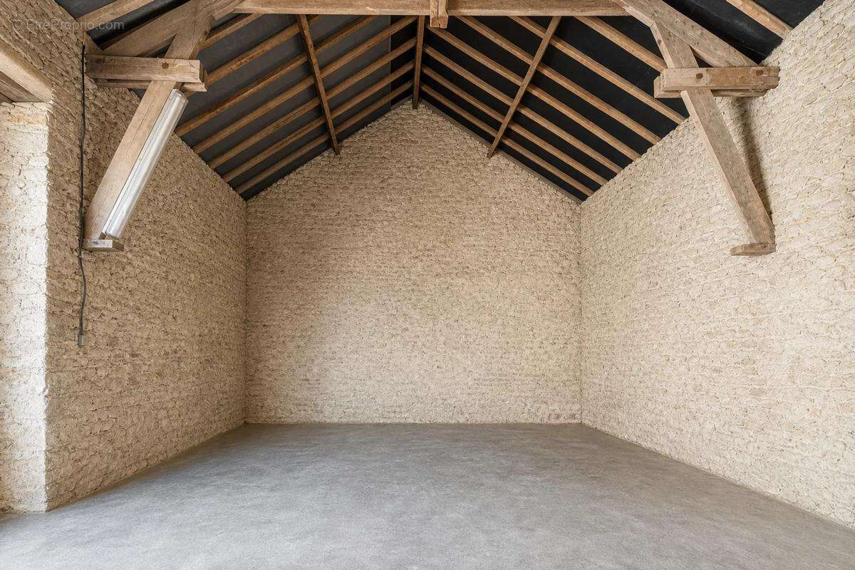 Ancien corps de ferme divisé en 3 logements indépendants ! - photo 3