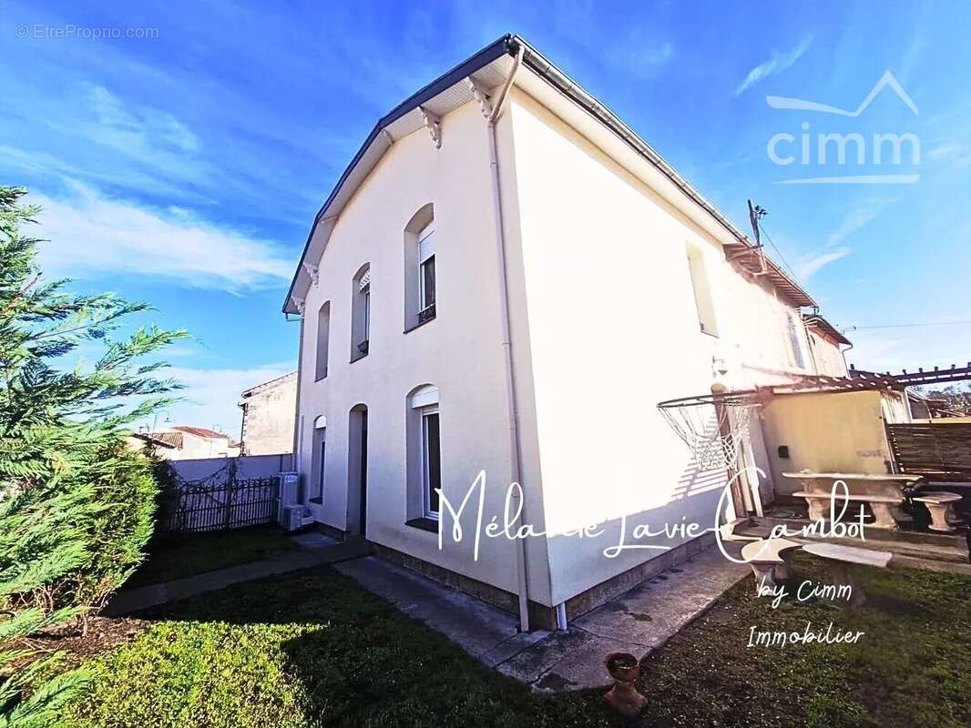 Appartement à SAINT-YZAN-DE-SOUDIAC