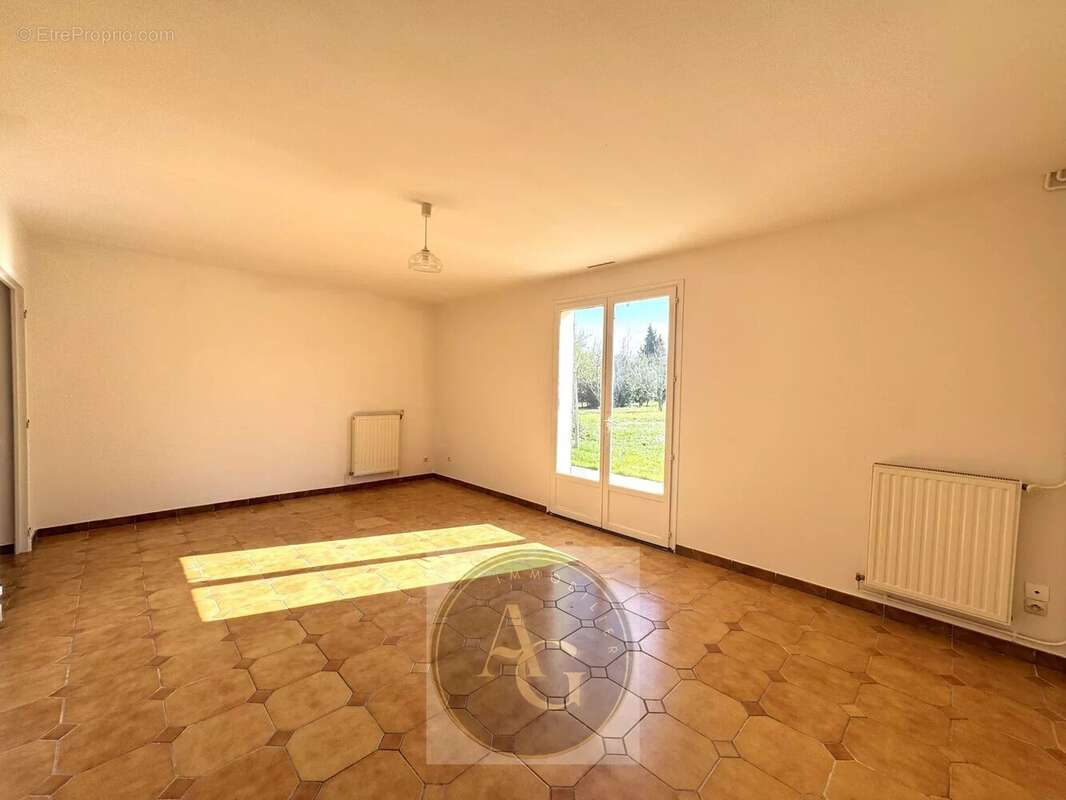 Maison à VILLENEUVE-LA-COMPTAL