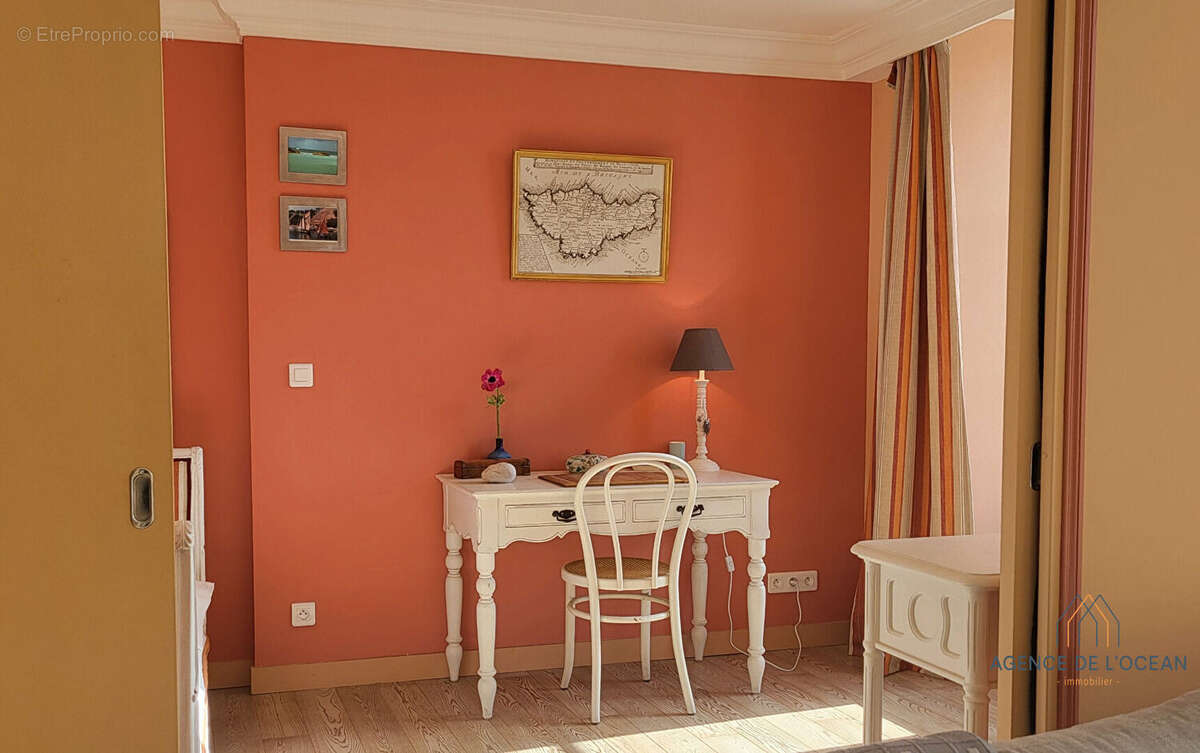 Appartement traversant à vendre à Le Palais - Lumière, vue et standing au coeur de Belle-Île-en-Mer - photo 10