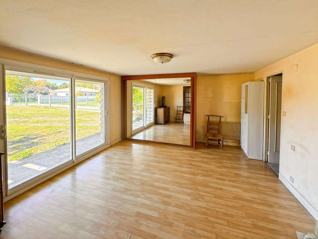 Maison à SAINT-LEON-SUR-L&#039;ISLE