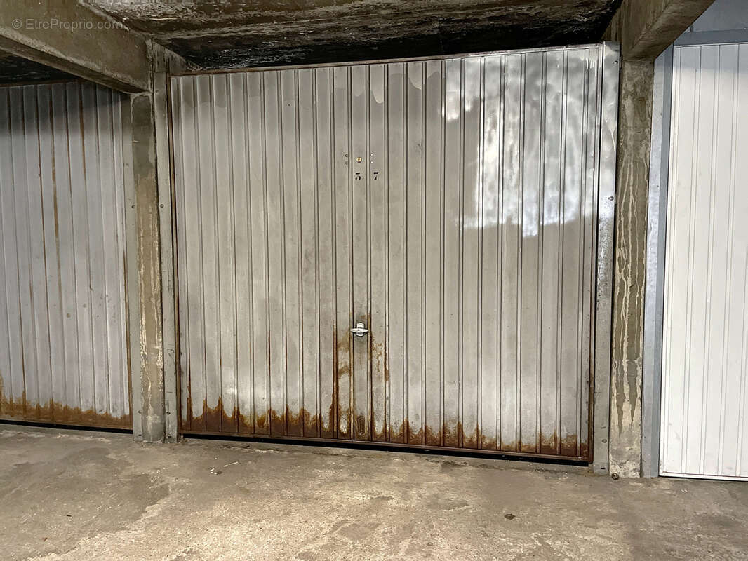 Parking à SAINT-ETIENNE