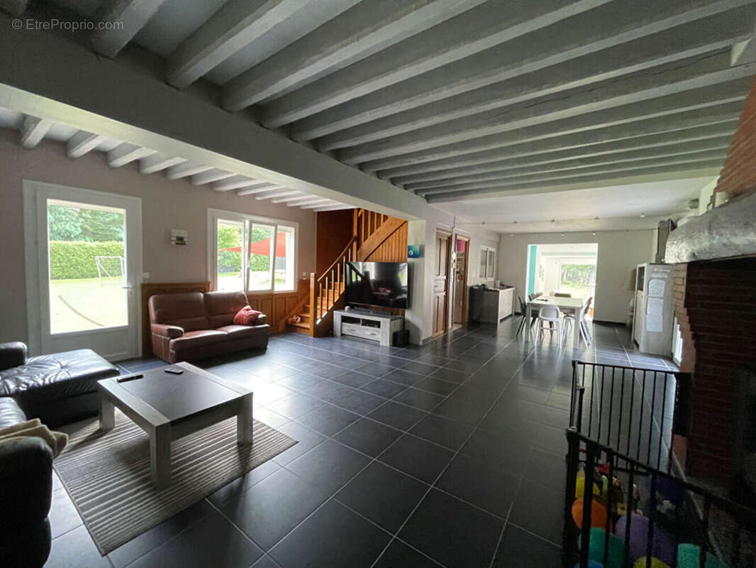 Maison à SULLY-LA-CHAPELLE