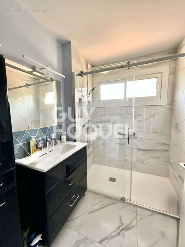 Maison T4 de plain-pied + combles aménagées sur une parcelle d'environ 499 m2 - photo 6