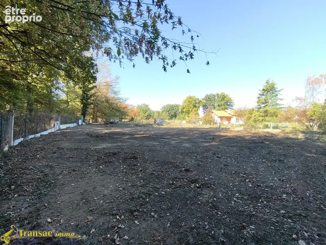 À Orléat, terrain constructible de 1295m2 - photo 5
