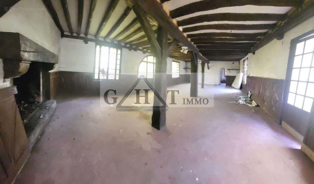 Ensemble Commercial à Vendre - 6128 m² sur Axe Passant, Idéal Hôtel-Re - photo 8