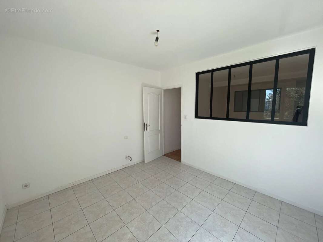 Appartement à CONTES