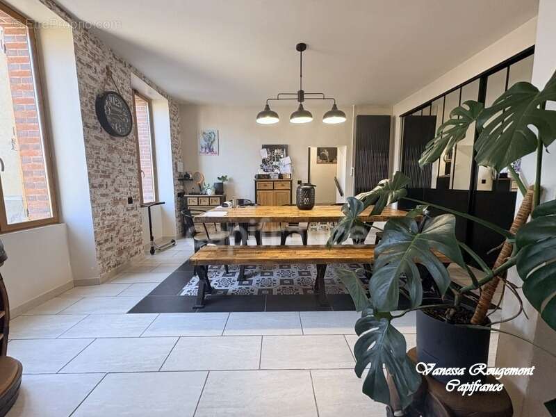 À vendre – Maison de village 4 chambres avec jardin, dépendances, grange et espace spa - photo 12