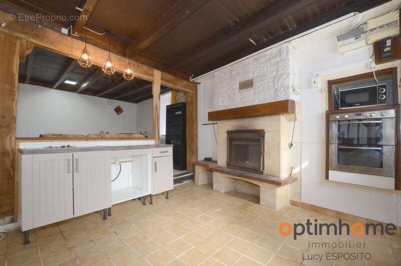  Charmante maison de village à rénover – Villeneuve, Brigueuil (Charente) - photo 7