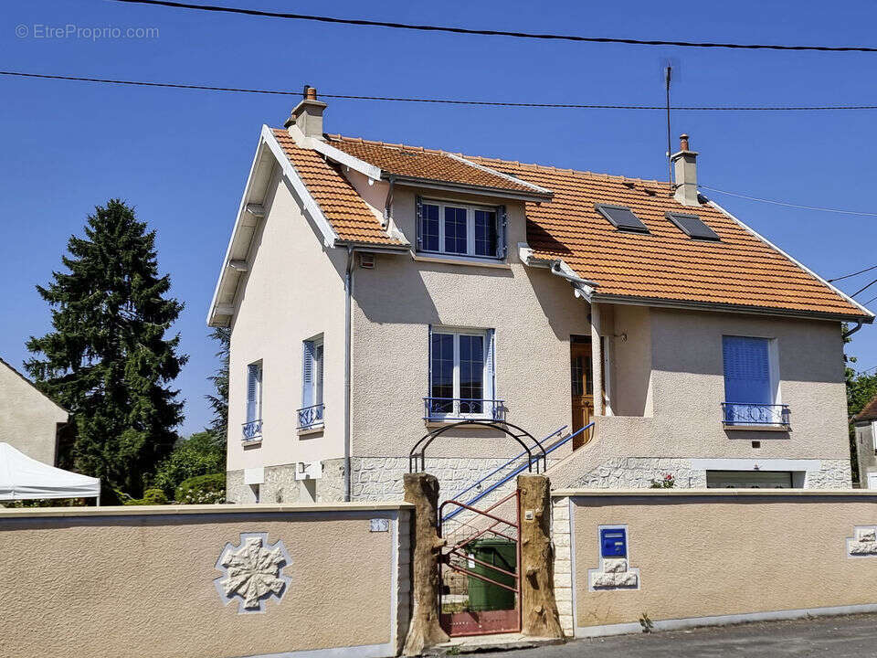 Maison à CHOISY-EN-BRIE