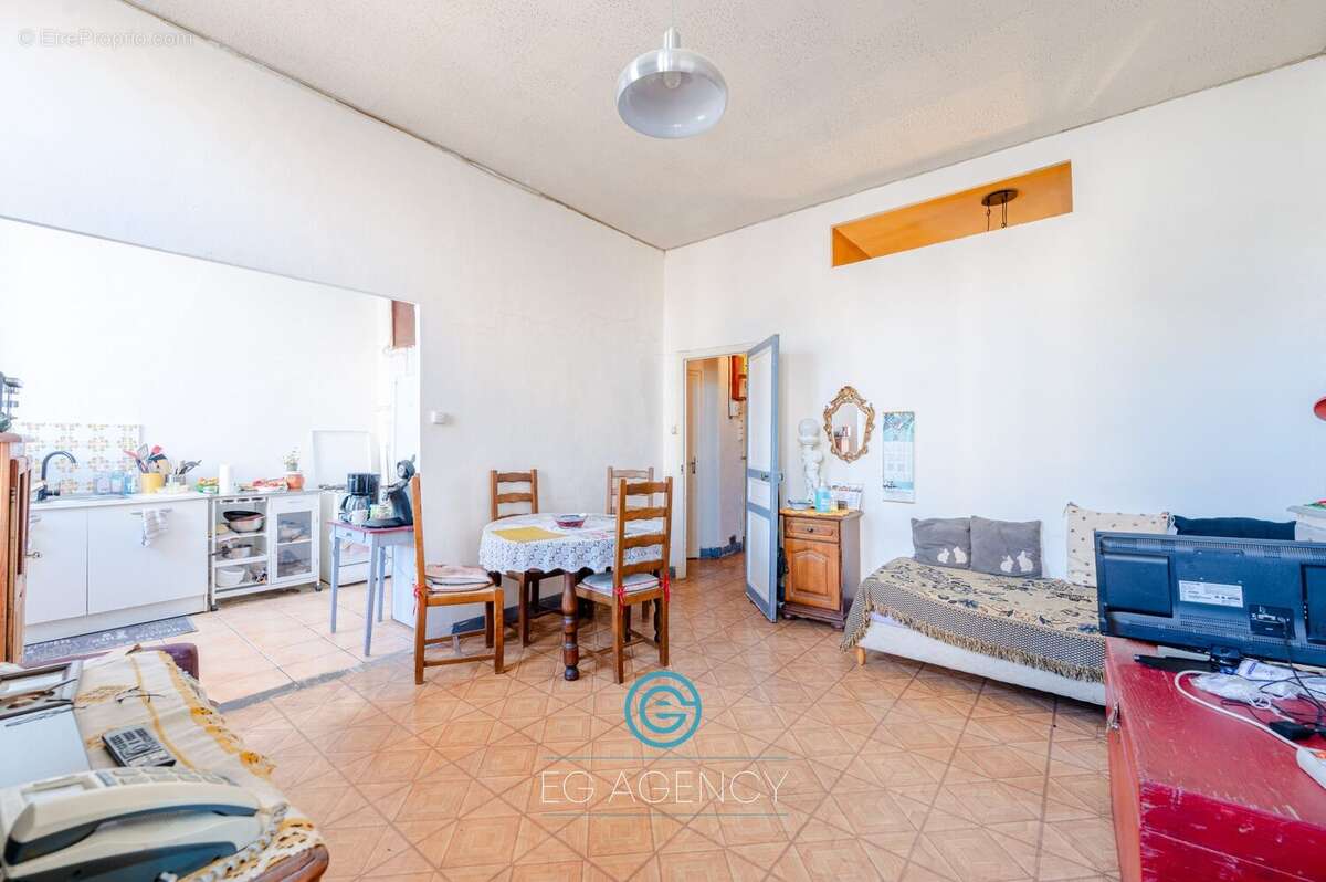 Appartement à MARSEILLE-5E