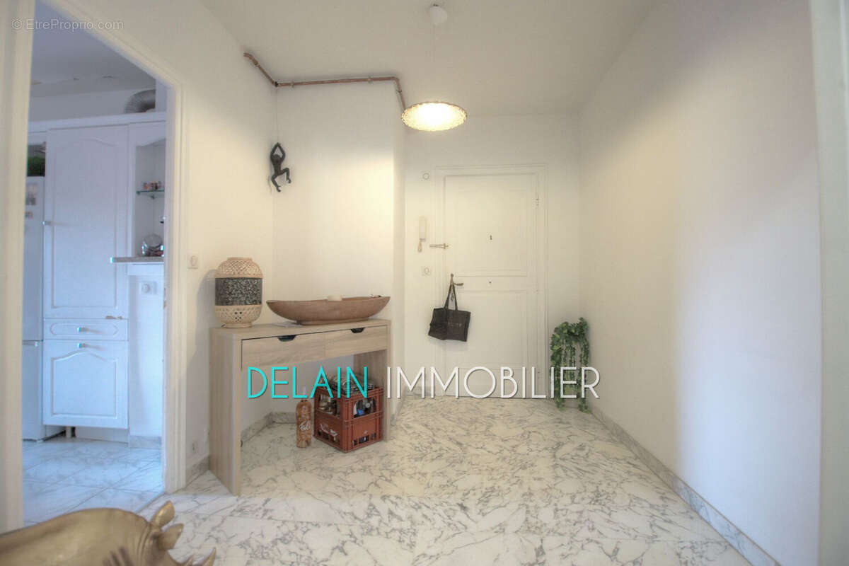 Appartement à SAINT-LAURENT-DU-VAR