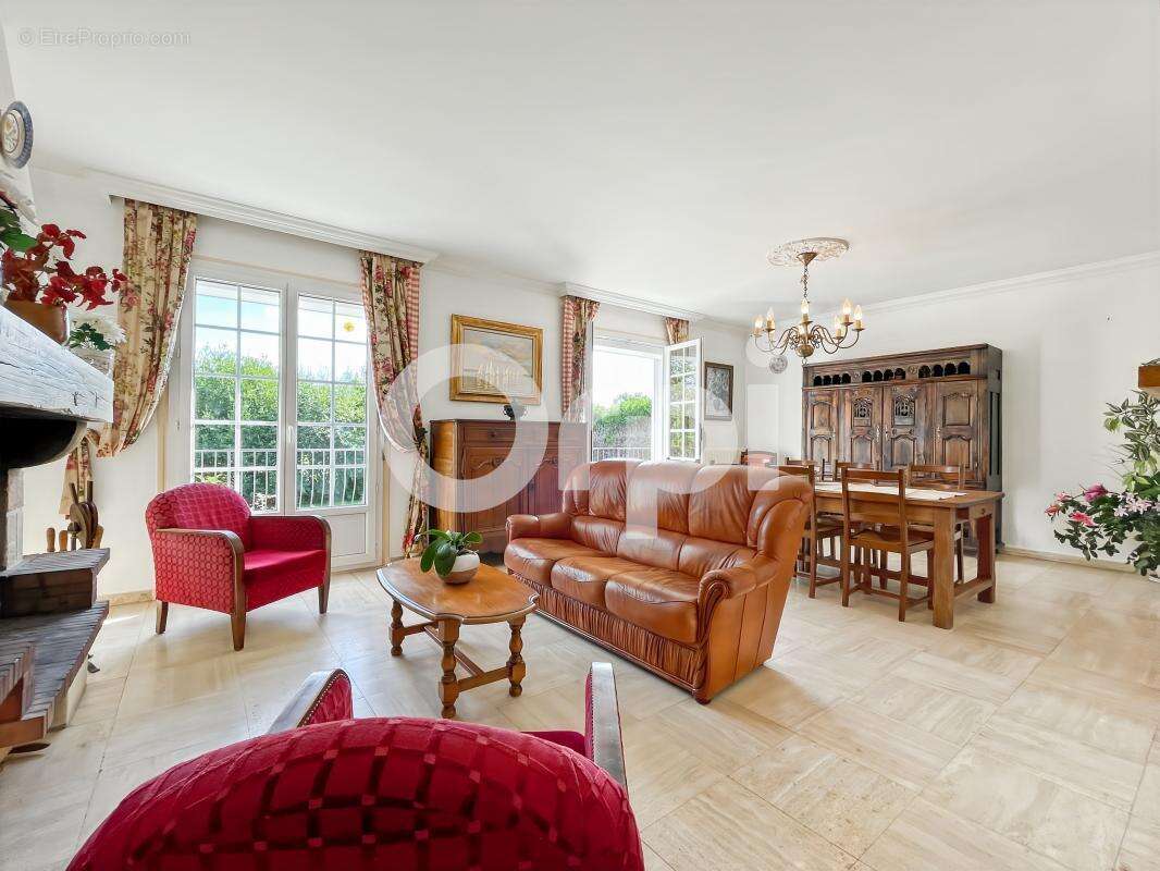 Maison à ARNIERES-SUR-ITON