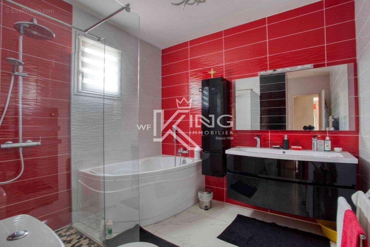 Maison à LES ISSAMBRES