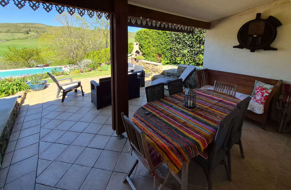 terrasse - Maison à TREZIERS