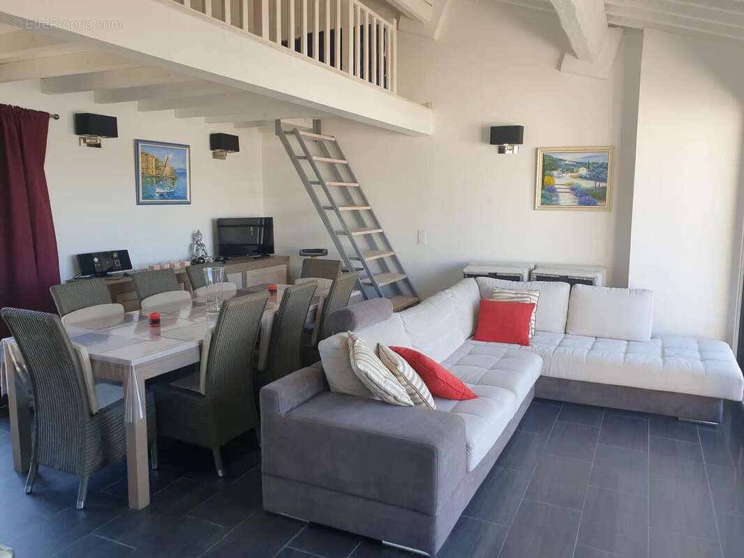 Appartement à COGOLIN