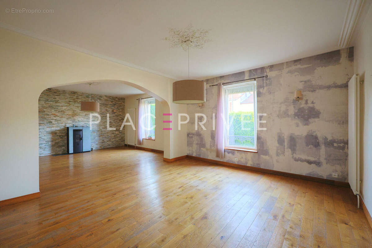 Maison à CHOLOY-MENILLOT