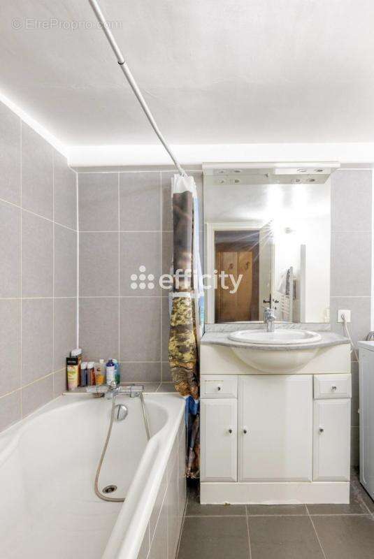 Appartement à PARIS-10E
