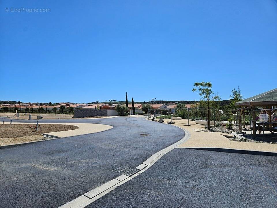 Terrain à NISSAN-LEZ-ENSERUNE