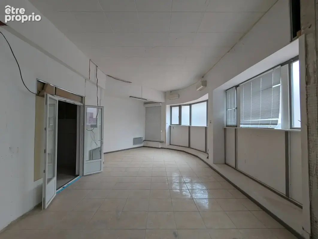 Local professionnel de 490 m2 - photo 2