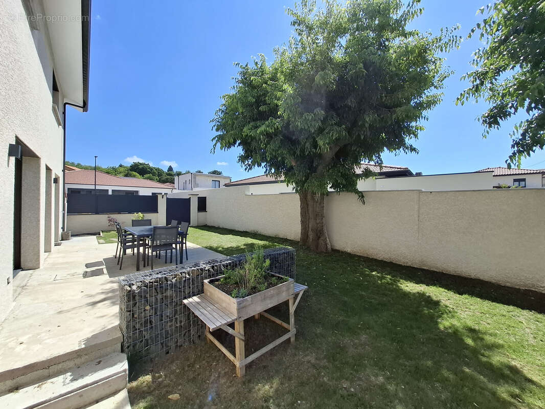 Maison à CLONAS-SUR-VAREZE