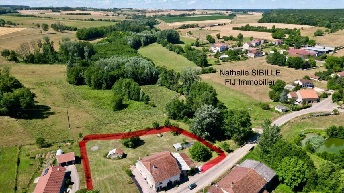 Maison en pierre à la campagne / 106 m² / 96 000 EUR / VOUGECOURT - photo 9