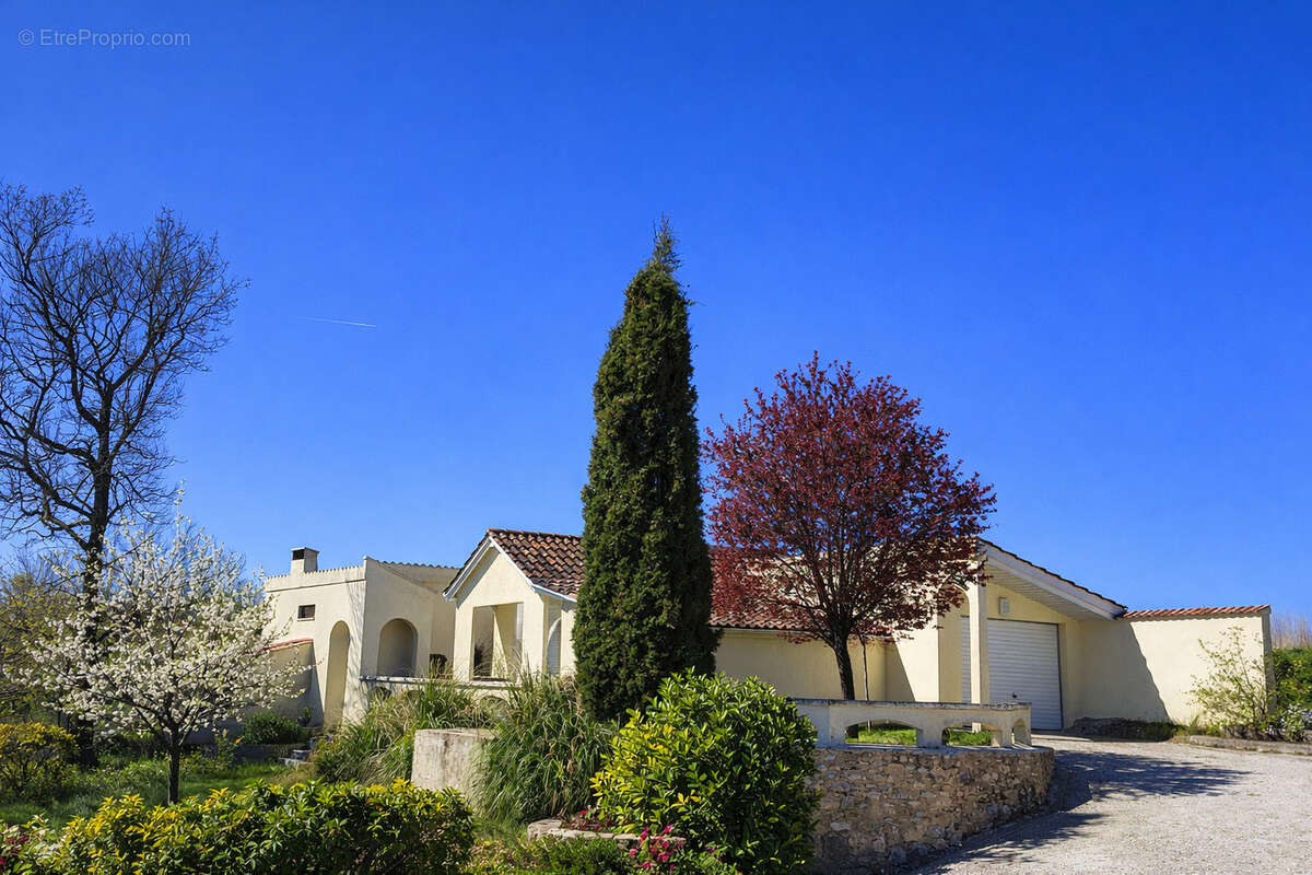 Maison à MONTAIGU-DE-QUERCY