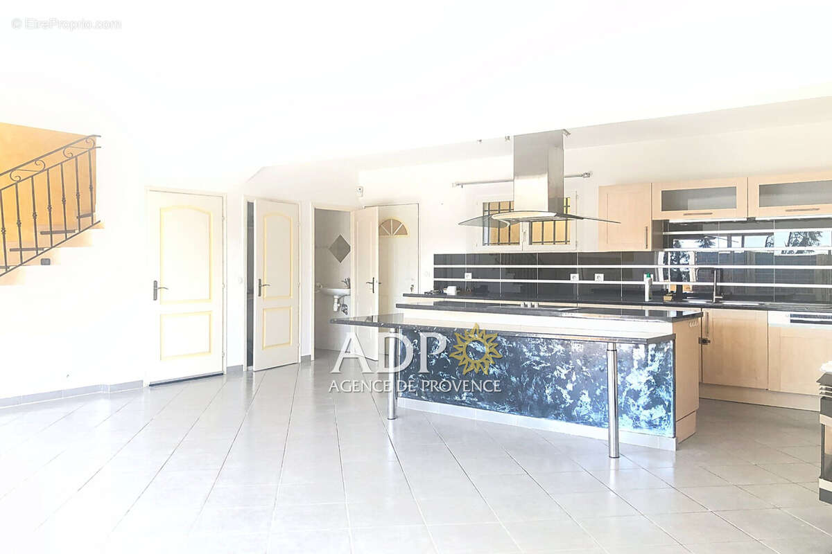 Maison 97 m² à Grasse  - photo 3