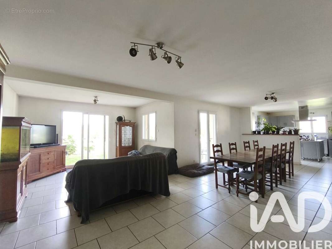 Maison 170 m² à Notre-Dame-De-L'isle  - photo 6