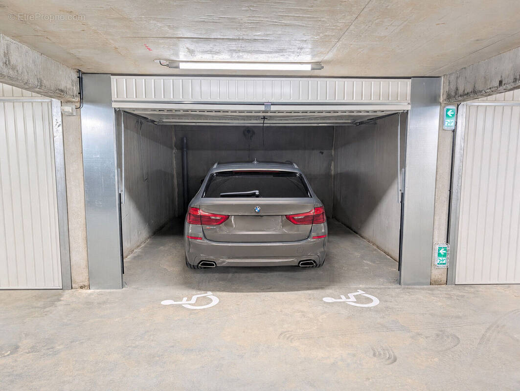 Photo 1 - Parking à NANTES