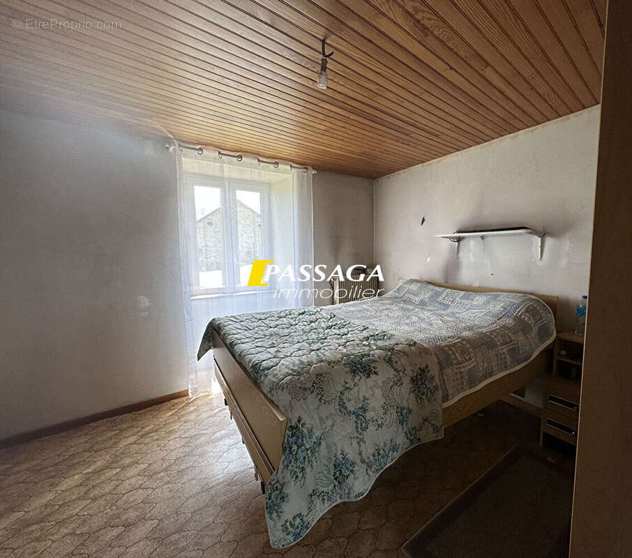 Maison à VEZINS-DE-LEVEZOU