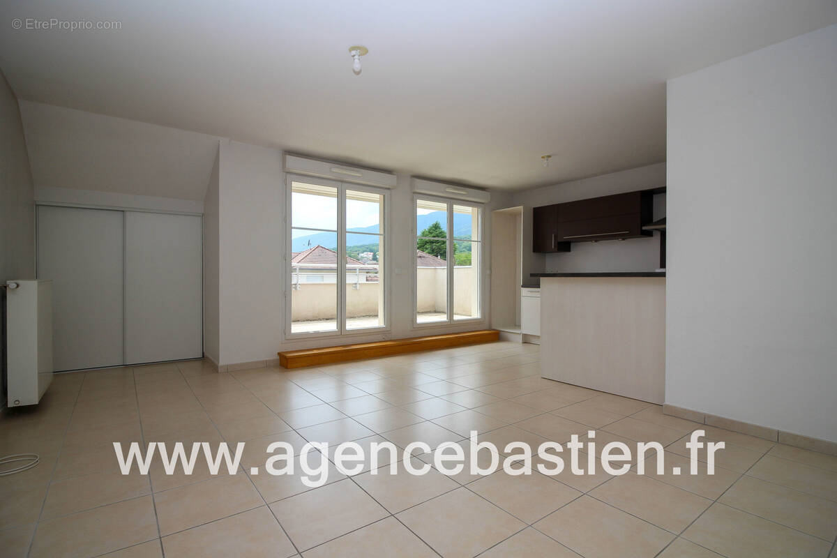 Appartement à THOIRY