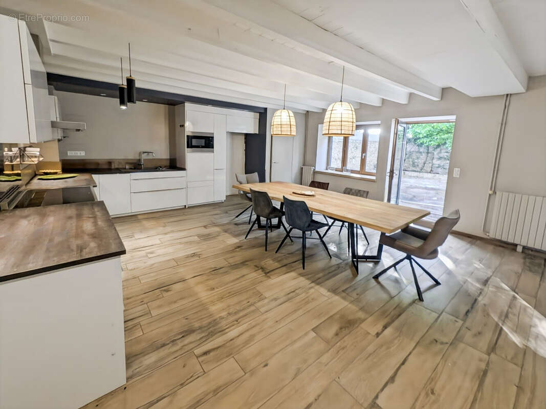 Maison 159 m² à Jassans-Riottier  - photo 2