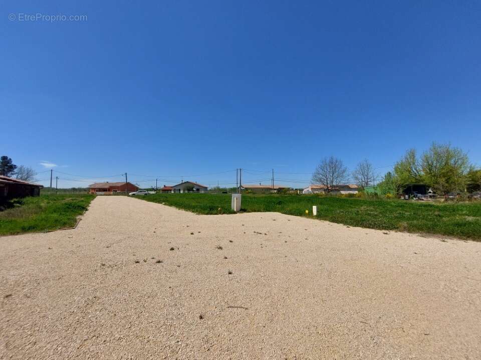 Terrain à VACQUIERS