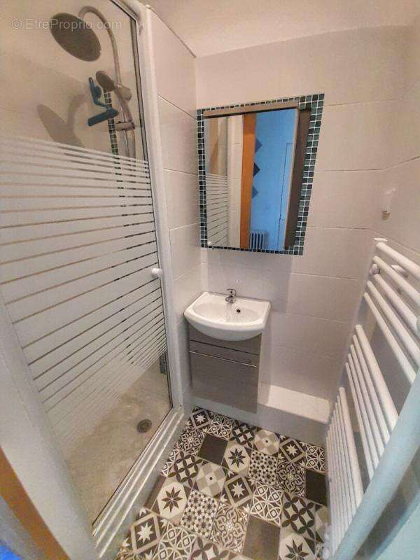 Appartement entièrement rénové avec balcons - photo 5