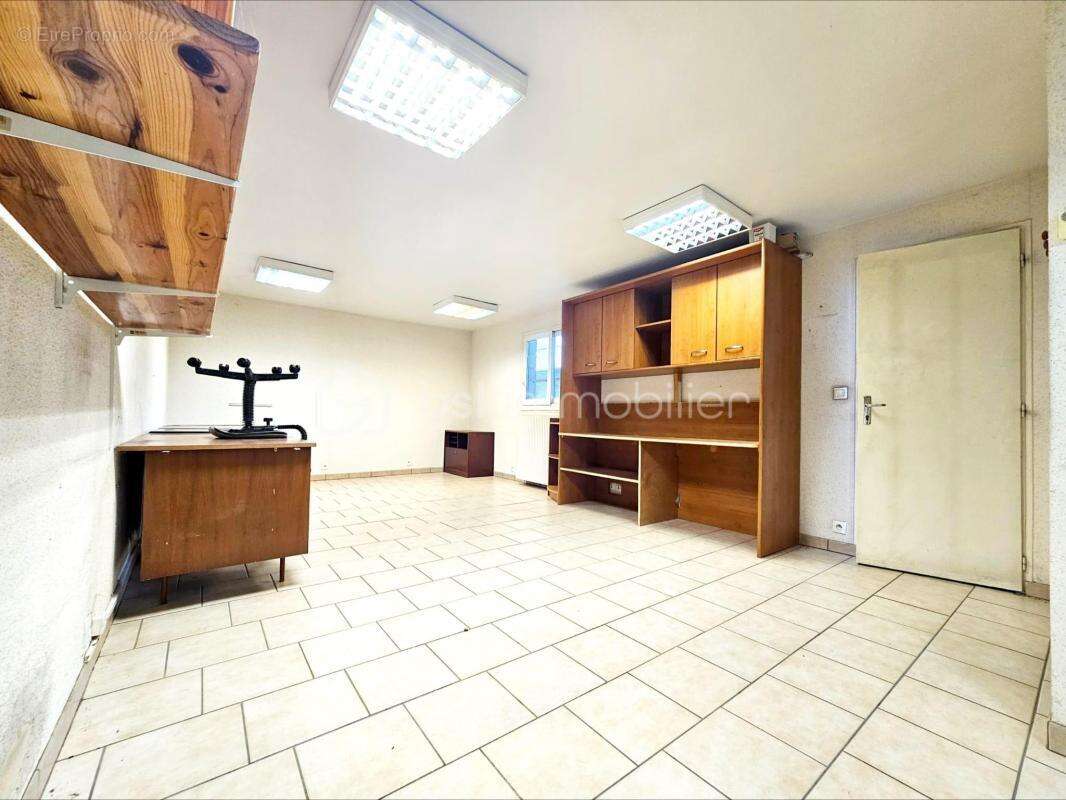 EXCEPTIONNELLE : Charme, espace et fort potentiel - 4 chambres dont une suite parentale - Piscine chauffée - Dépendances aménage - photo 29