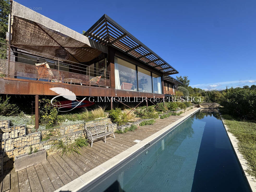 Une villa contemporaine en bois et acier en position dominante - photo 21