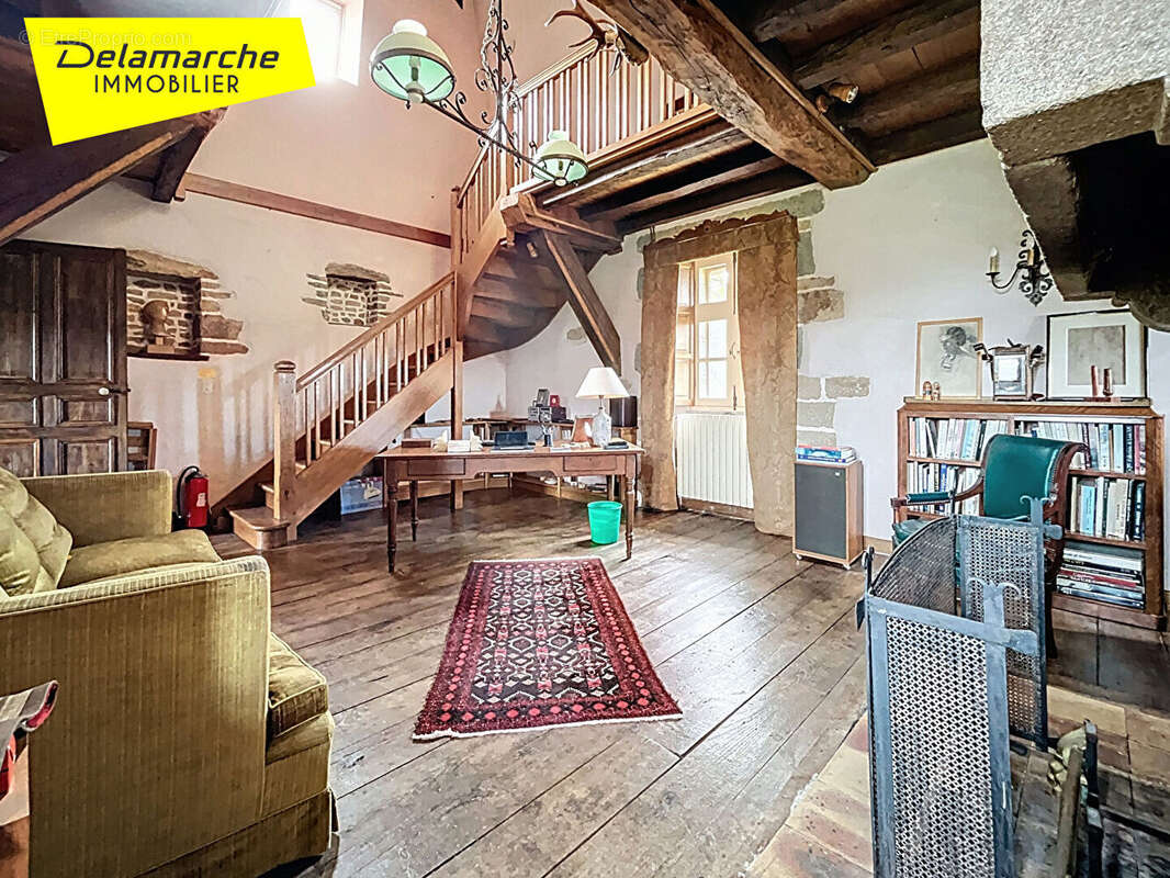 Maison à SAINT-AUBIN-DE-TERREGATTE