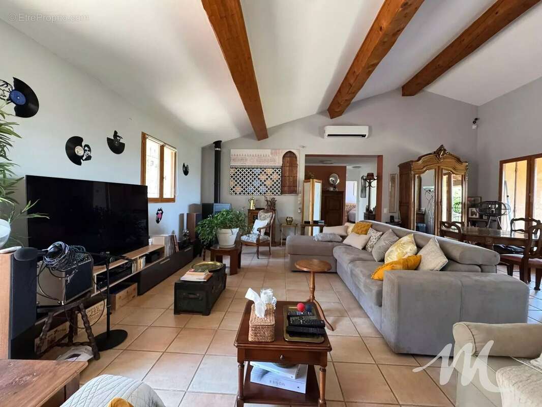 Grande maison de Charme à vendre  à Montmeyan avec Piscine, garage, abri voiture - photo 28