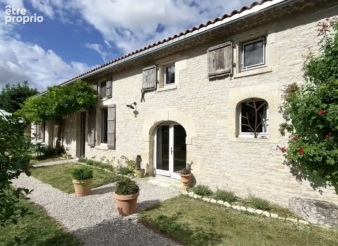 Maison à vendre 7 pièces avec dépendance sur terrain de 1140 m² AUMAGNE (17) - photo 2