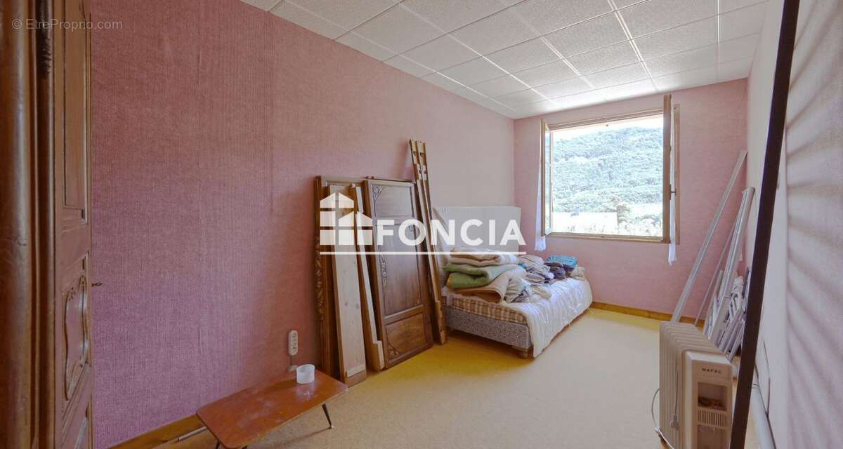 EXCLUSIVITE FONCIA MONTAGNOLE Maison familiale 187m² - 6 chambres - 1400m² - Fort potentiel - photo 9